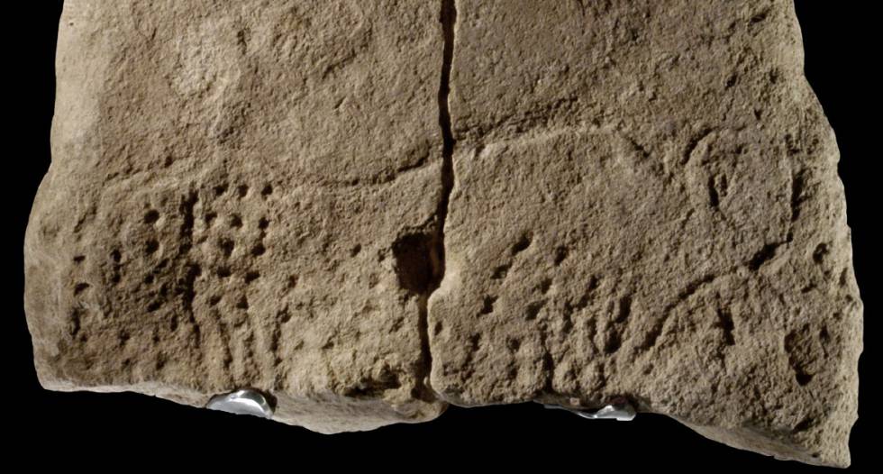 Piedra con un uro grabado hace 38.000 años.