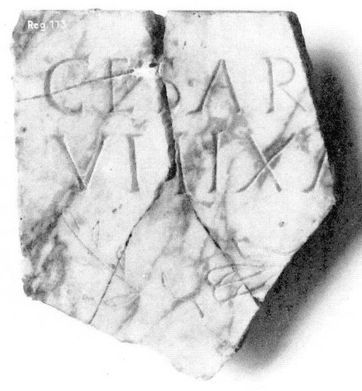 Fragmento de inscripción romana en mármol con las letras “CESAR VI…”, procedente de la base de datos Epigraphik-Datenbank Clauss / Slaby (EDCS).